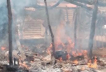 Fuego arrasa con una pequeña y humilde vivienda en Goros II; la familia se quedó sin nada