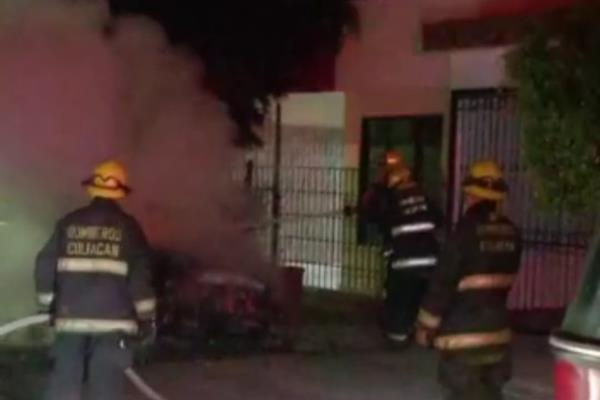 Fuego arrasa con camioneta en la colonia Bugambilias de Culiacán
