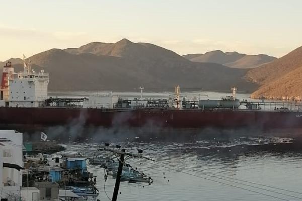 Fuga de amoniaco despierta a vecinos de Topolobampo