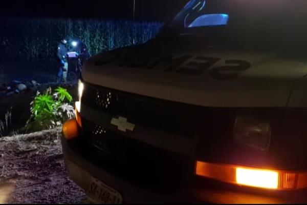 Motociclistas caen a un canal de Costa Rica; uno fallece en el lugar
