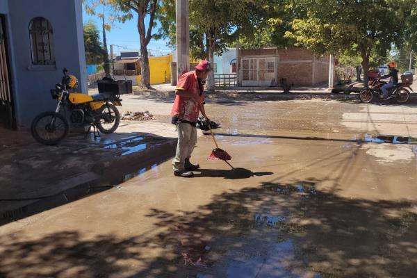 Todavía no llegan las lluvias y hay calles inundadas en Los Mochis