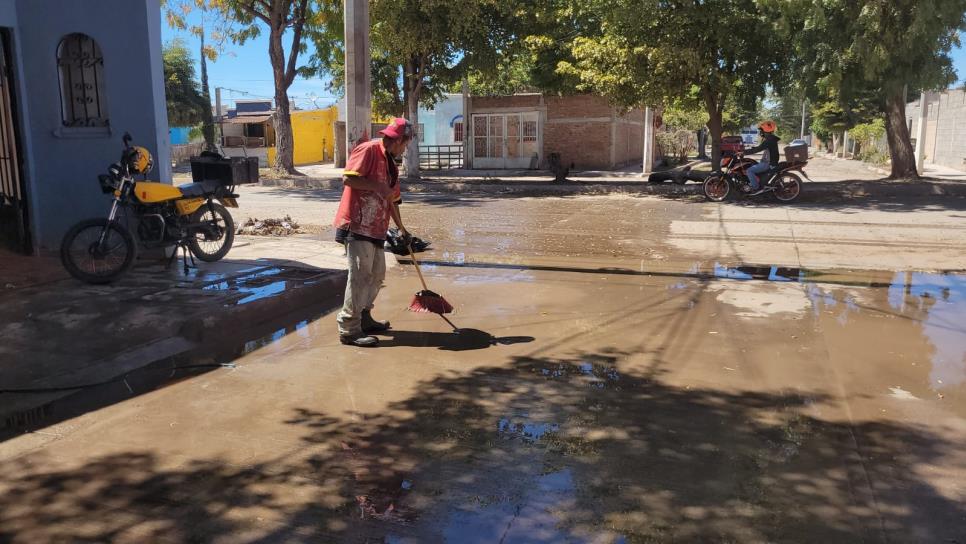 Todavía no llegan las lluvias y hay calles inundadas en Los Mochis