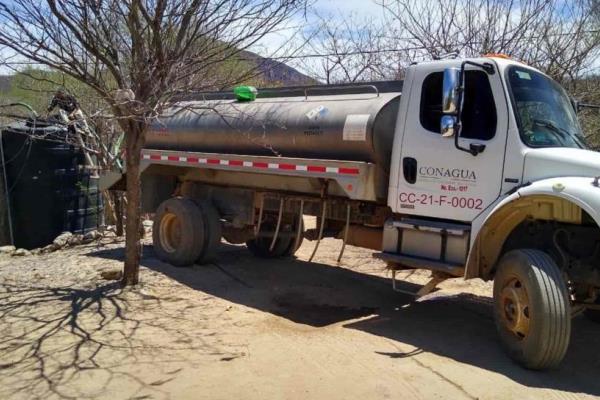 Vecinos del Tepehuaje pasan hasta 15 días sin agua