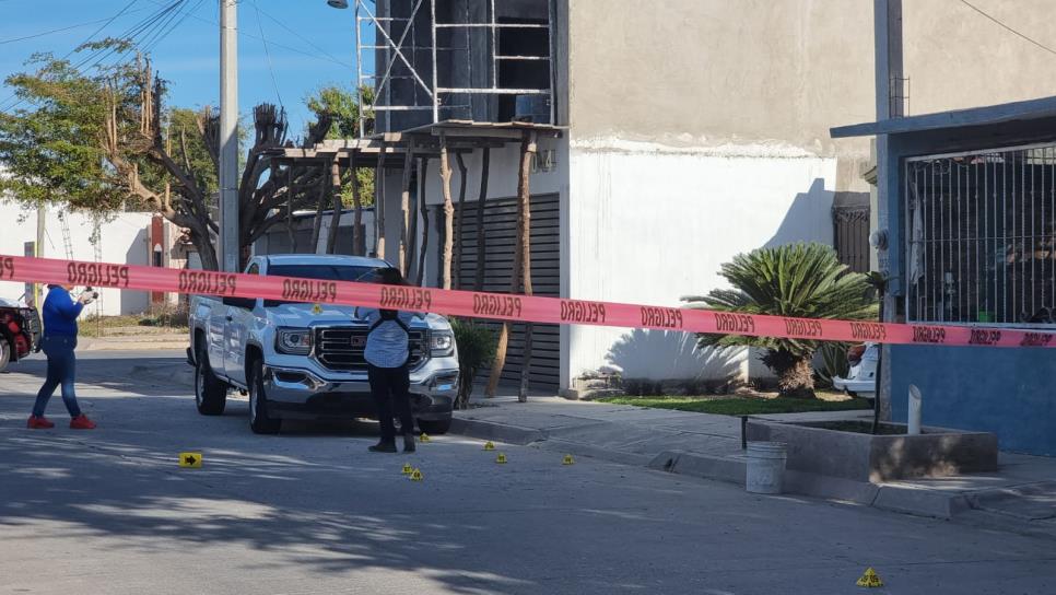 Balean dos viviendas en Los Mochis