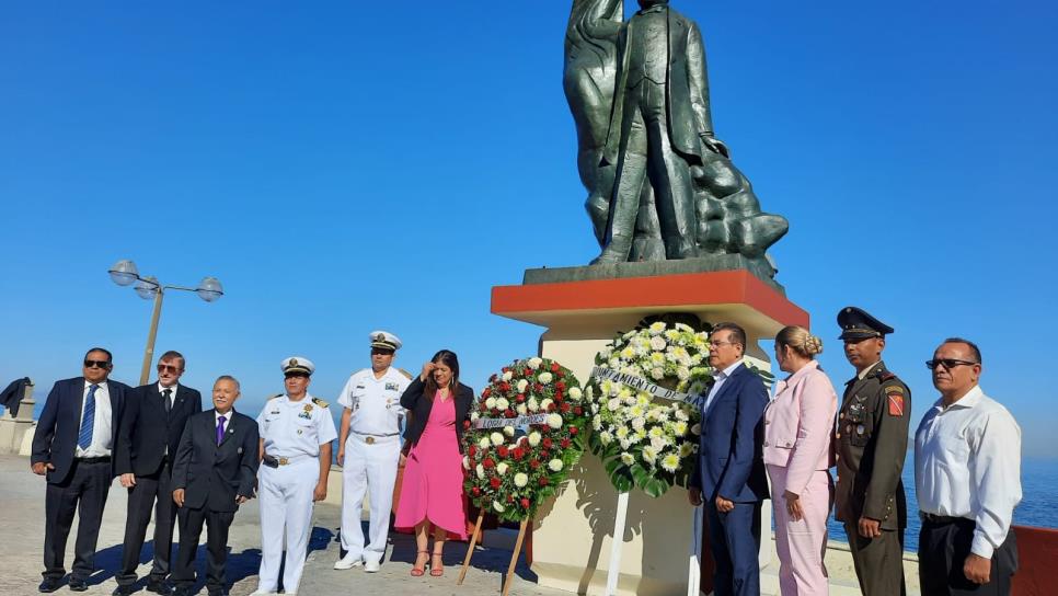 Conmemoran en Mazatlán 217 aniversario del Natalicio de Benito Juárez