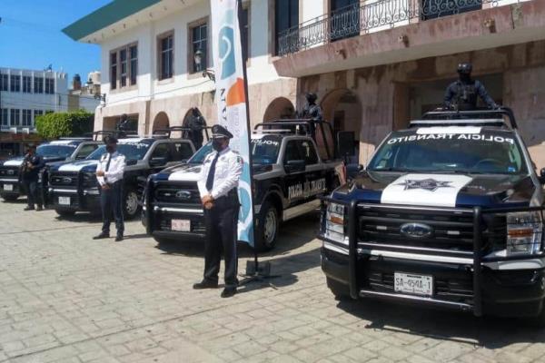 Prohibido el paso al estacionamiento a patrullas que no porten placas o tengan vidrios polarizados