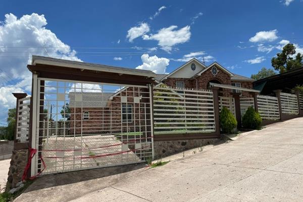 Conoce la lujosa casa de «El Chueco» en Chihuahua