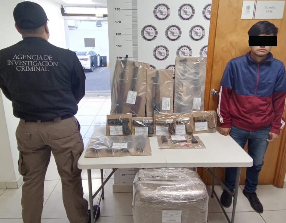 FGR detiene a «jovencito» guasavense, traía a Sinaloa 3 fusiles AK-47 y 5 cortas