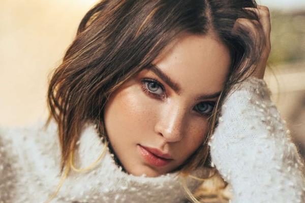 Belinda responde a quienes le dicen «exagerada», ante el acoso de un fan en el escenario
