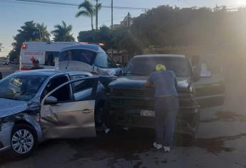 Tres mujeres son hospitalizadas tras aparatoso choque en Los Mochis 