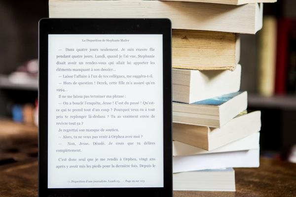 Despídete de los libros en físico; ¿qué son los e-readers?