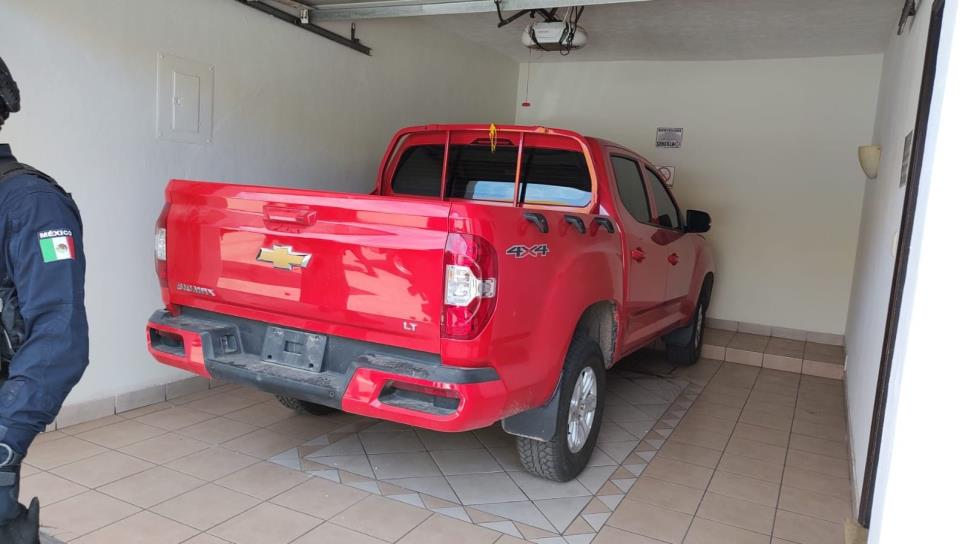 Recuperan camioneta con reporte de robo en un motel de Culiacán