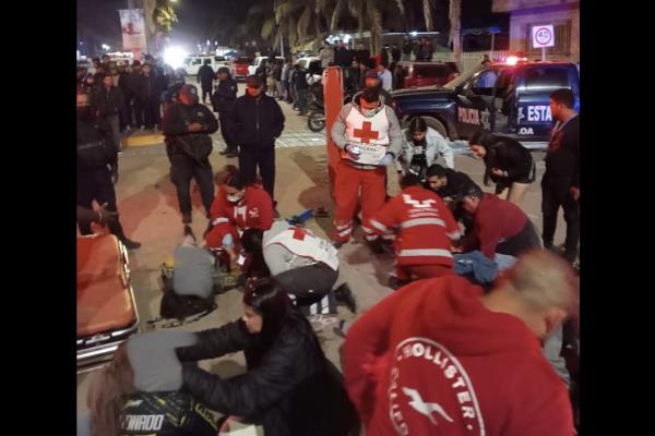 Mujer muere al caer de remolque en Las Glorias; 6 más quedan lesionados