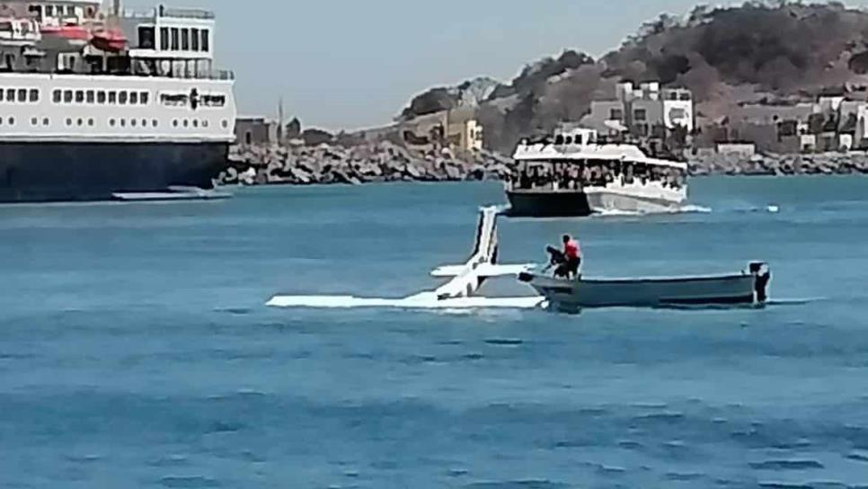 Se desploma avioneta en canal de navegación de Mazatlán