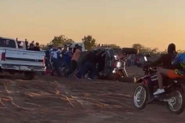Razer vuelca y le cae encima a mujer en una playa al sur de Culiacán