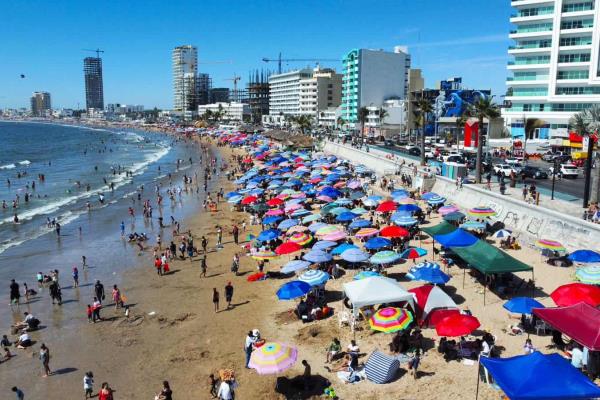 Mazatlán registra aforo de bañistas superior a las 140 mil personas este sabado