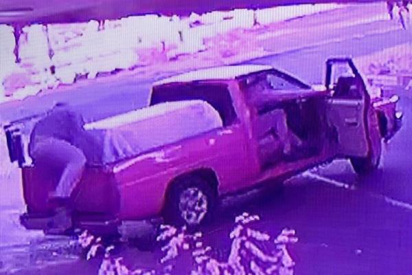 Ofrecen 300 mil pesos de recompensa para dar con cuatro ladrones de un domicilio en Culiacán