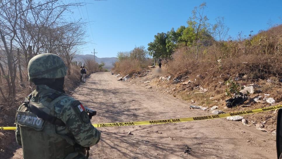 Vecinos del Barrio localizan a un ejecutado por un camino de terracería