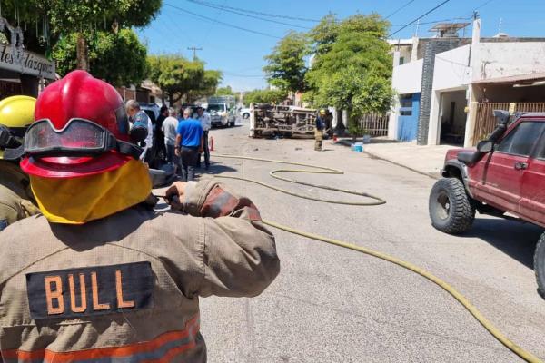 Por no hacer alto, ocasiona carambola en Las Huertas, Culiacán; hay 3 heridos