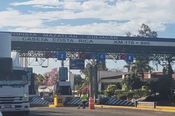 Casi 12 horas estuvo cerrado tramo de Maxipista por accidente de pipa