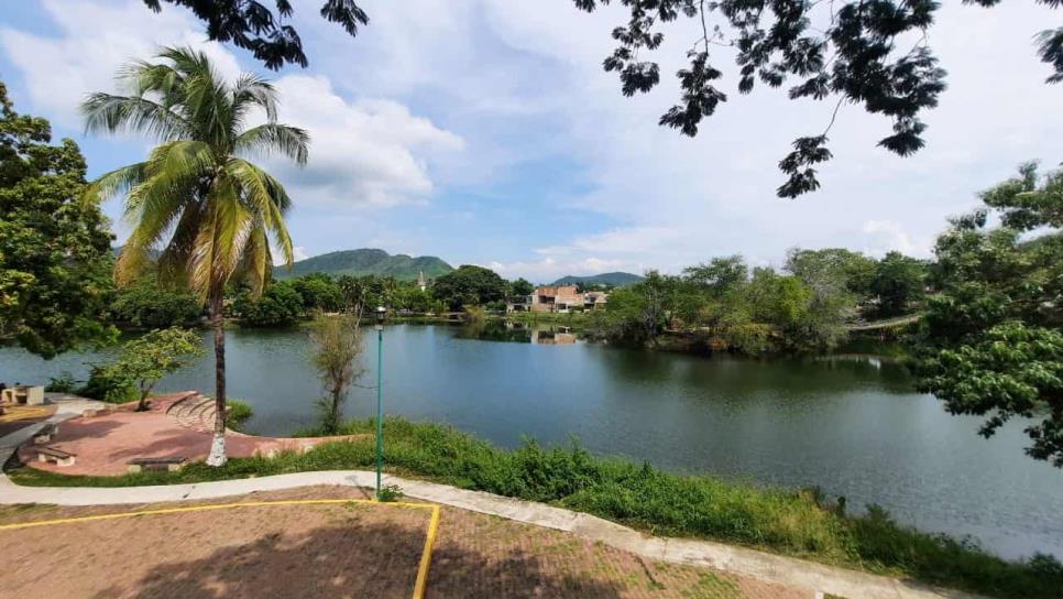 La laguna del Iguanero, un atractivo de oro y natural en El Rosario