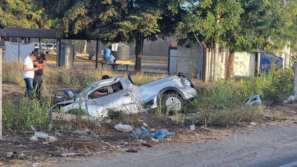 Camioneta cae a un dren tras salirse del camino en Costa Rica