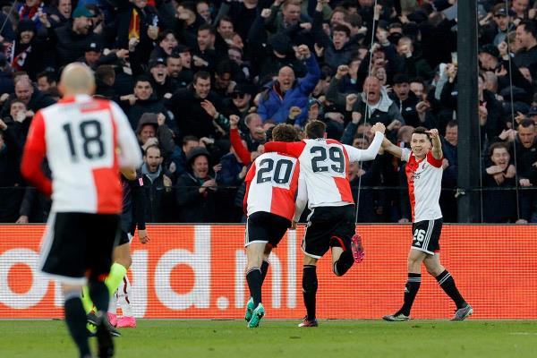 Santi Giménez y el Feyenoord ganan en la Europa League