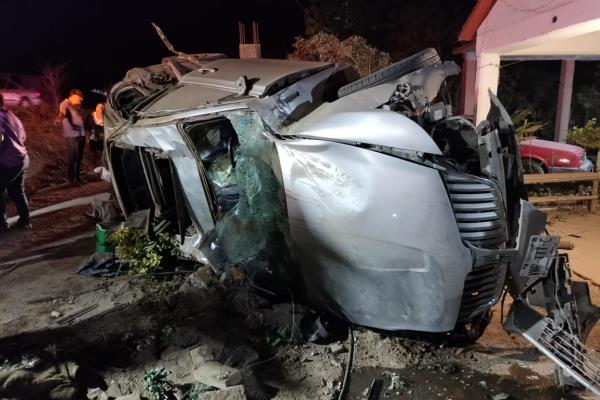 Choques y volcadura en San José de Ahome dejan tres lesionados