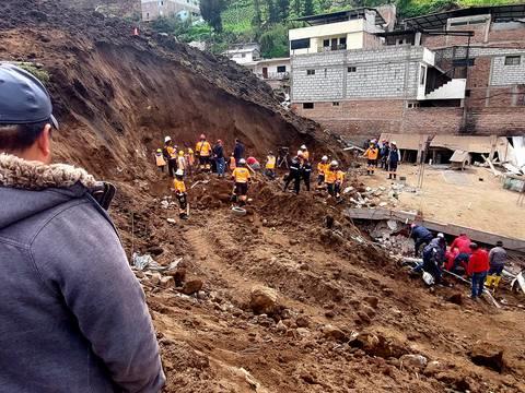 Deslave sepulta camiones y causa dos muertos en Pakistán