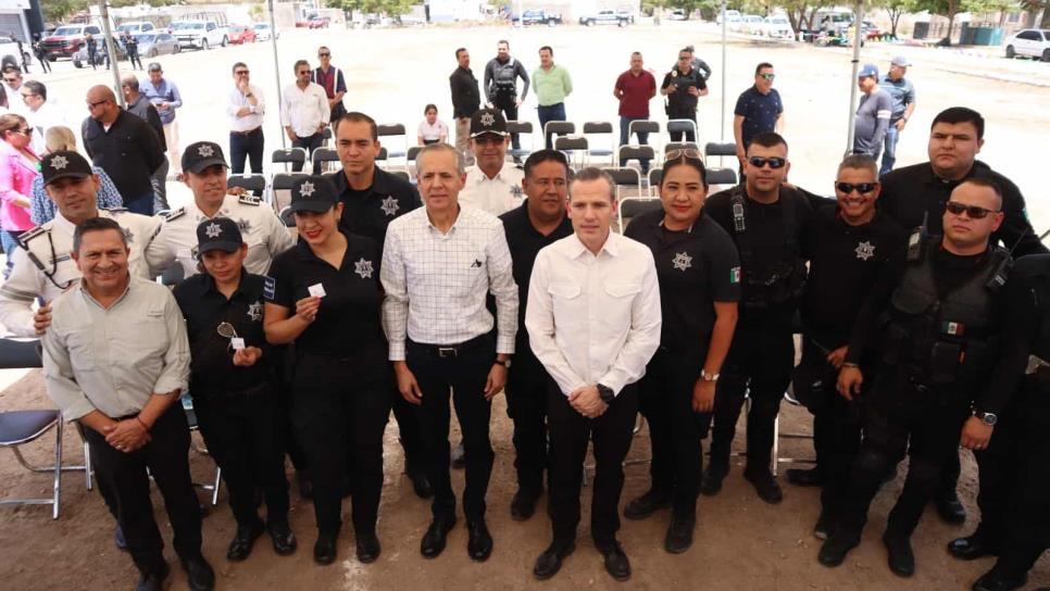 Reconocen y entregan terrenos a policías de Ahome