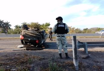 Chocan camión de jornaleros y un vehículo por La Costera