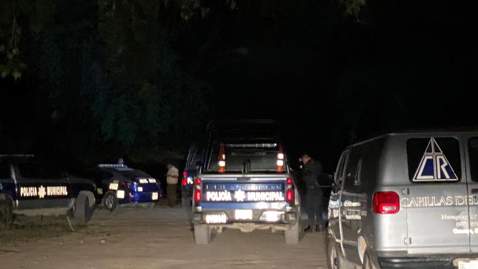 Semidesnudo y con signos de violencia, localizan a un joven asesinado en la orilla del río Sinaloa