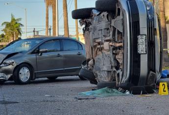 Ebrio, amanecido, se pasó un alto y mató a una pasajera de un taxi en Los Mochis