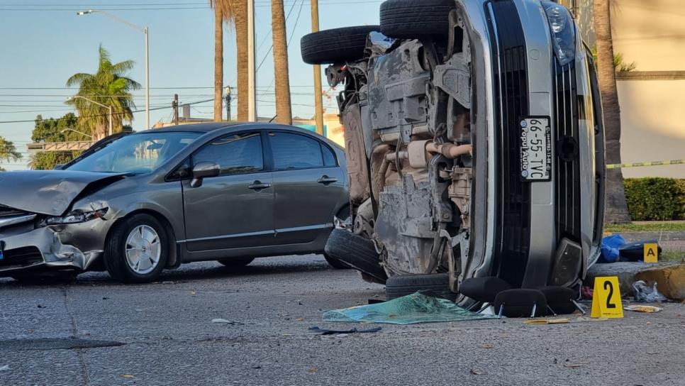 Ebrio, amanecido, se pasó un alto y mató a una pasajera de un taxi en Los Mochis