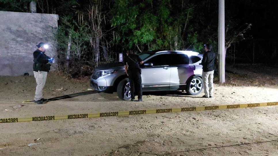 Encuentran a cuatro cuerpos en una camioneta por la México 15 en Culiacán