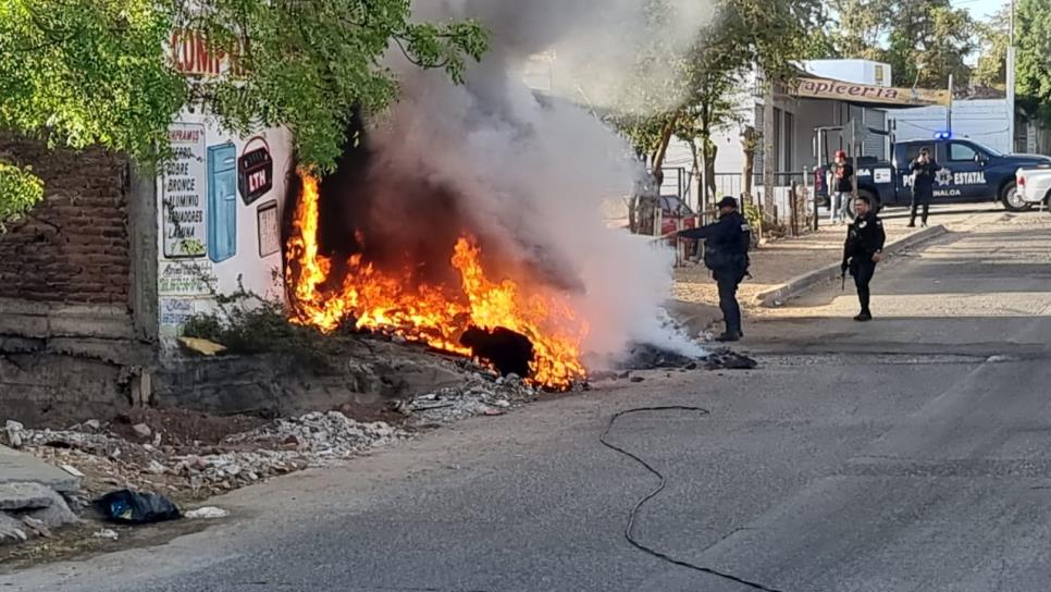 Queman basura afuera de negocio de reciclaje en Culiacán