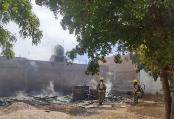 Arde casa en la Invasión San Antonio de Mazatlán 