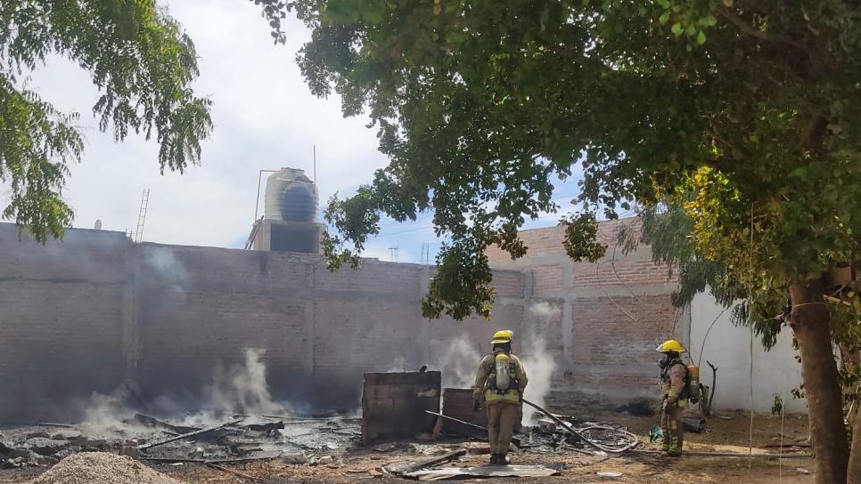 Arde casa en la Invasión San Antonio de Mazatlán 