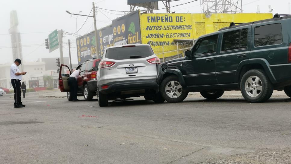 Conductor sufre un infarto, muere y provoca accidente en transitado bulevar de Los Mochis Conductor sufre un infarto, muere y provoca accidente en transitado bulevar de Los Mochis