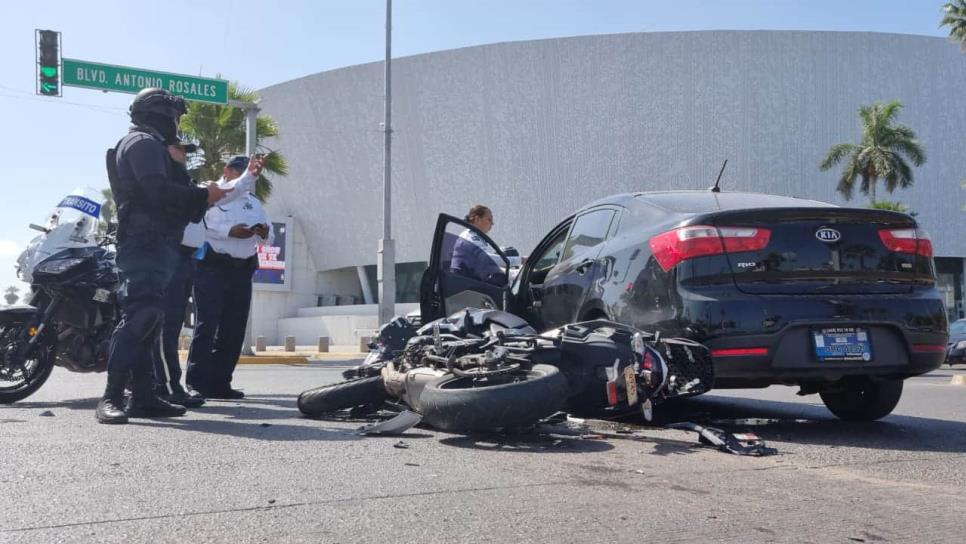 Policía de Ahome choca en una motopatrulla en Los Mochis