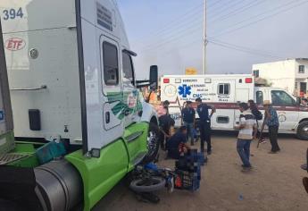 Motociclista se estrella contra tráiler y está grave; ocurrió en Villa Unión