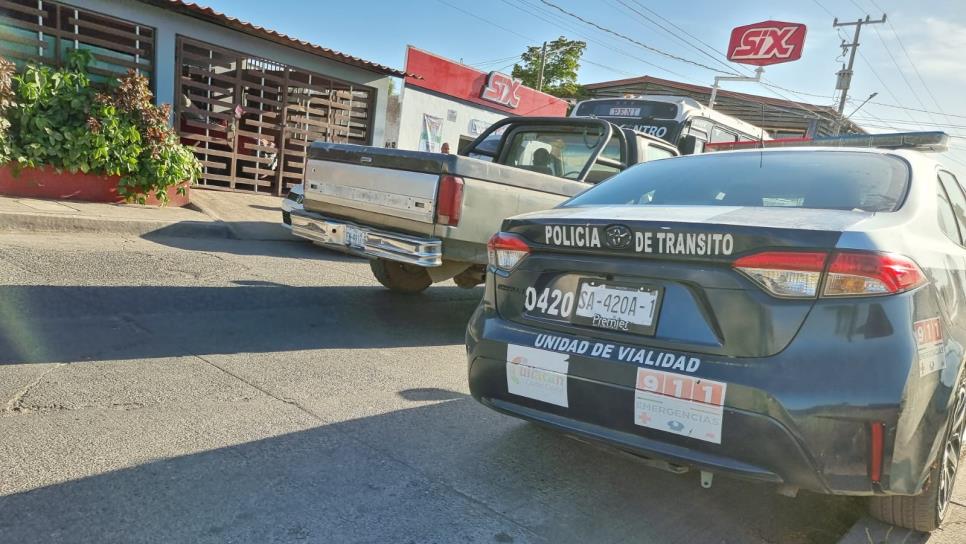 Robacarros entra a pastelería y le quita las llaves de camioneta a cliente.