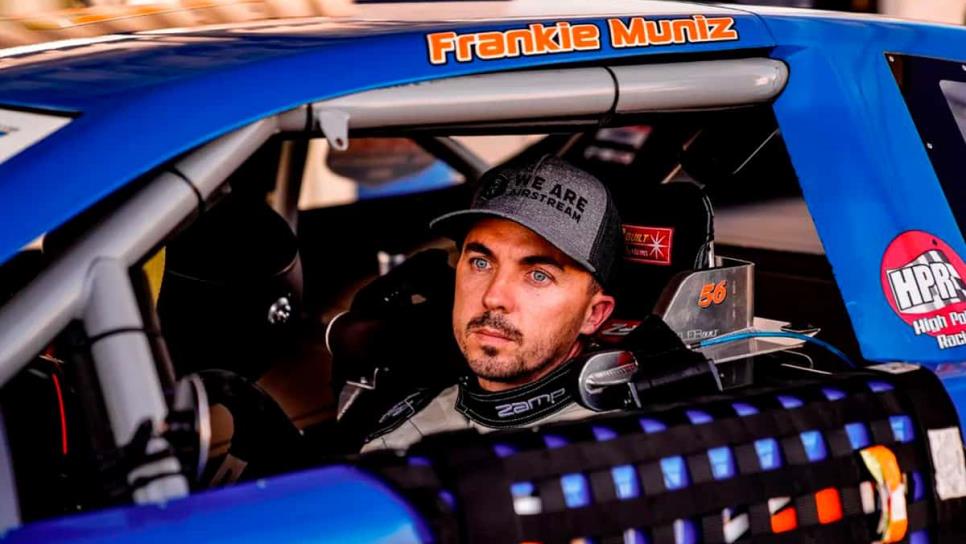 De actor a piloto, Frankie Muniz brilla en la Nascar