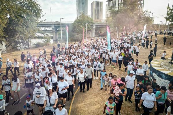 Familias se llenan de color en la primera carrera del DIF  «Por los Derechos de niñas, niños y adolescentes»