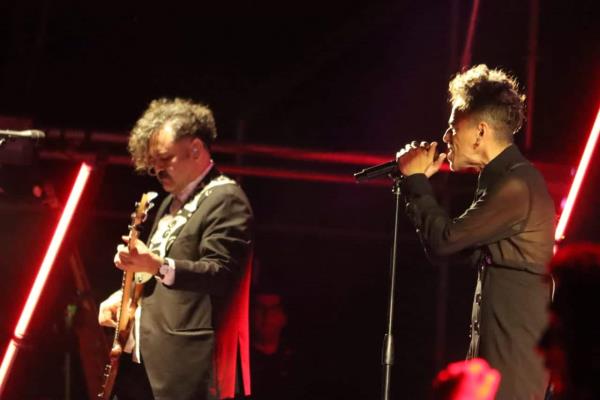 Café Tacvba prende el escenario del Festival del Globo con su rock
