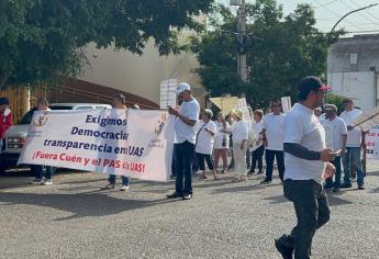 «Que salga el PAS y que Cuén deje de manejar la UAS»: se manifiestan jubilados universitarios