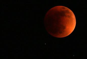 Hoy, el eclipse lunar, conoce a qué hora se verá en México