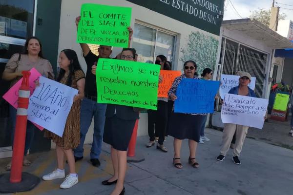 Despiden a maestras del Stase sin ninguna explicación; se manifiestan en Los Mochis