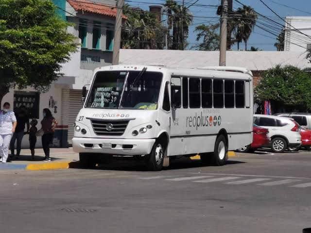 Camiones urbanos se niegan a prender aires, autoridades no pueden obligarlos