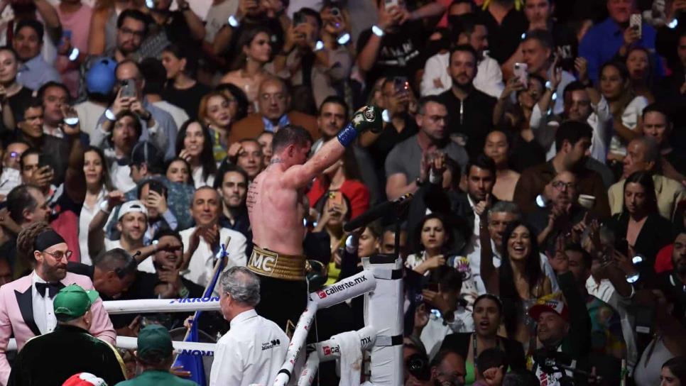 «Canelo» gana, pero no puede noquear a Ryder en Guadalajara